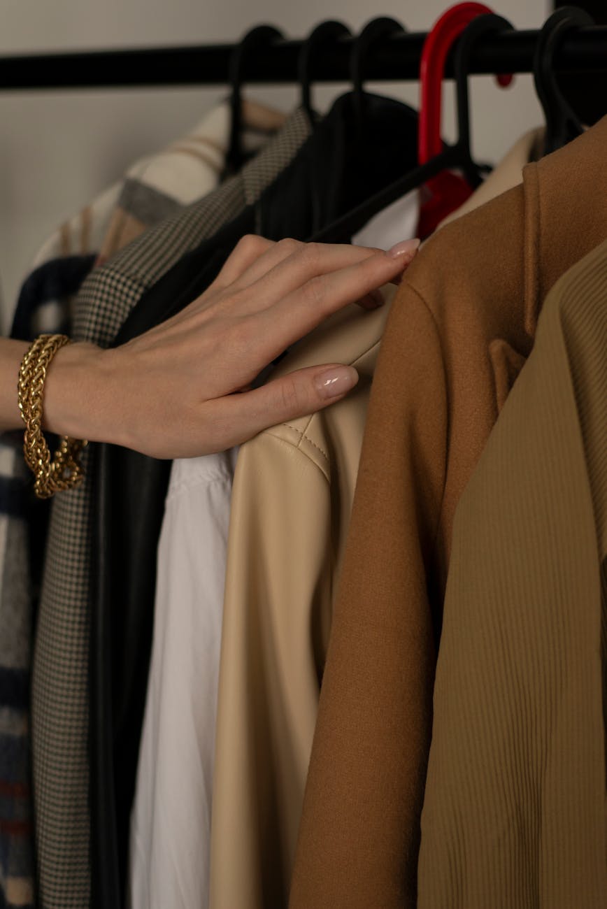 Read more about the article 5 simple steps to building a timeless wardrobe you love